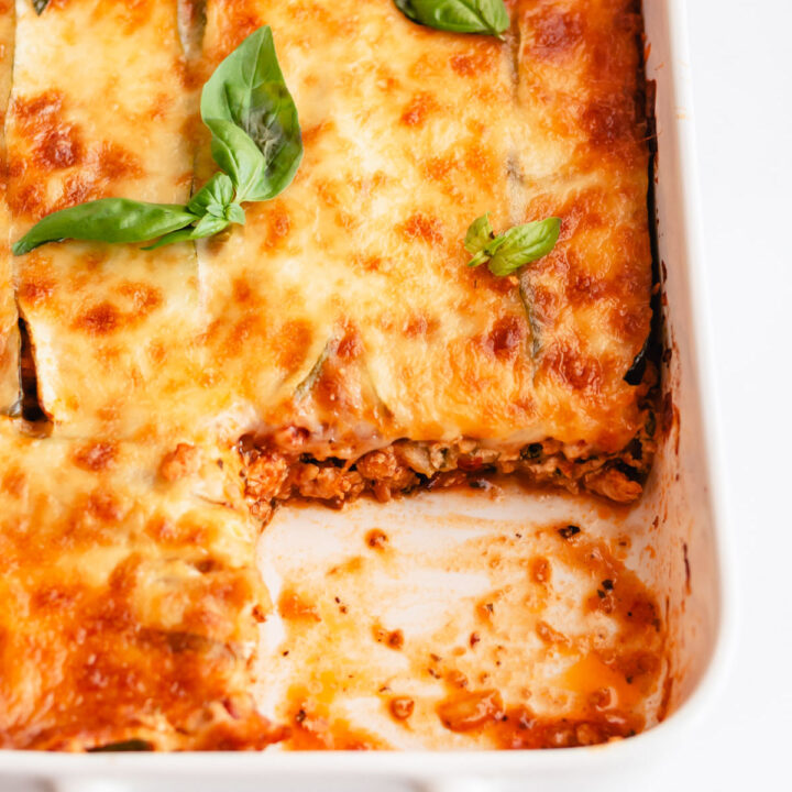 This gluten-free and low-carb Turkey Zucchini Lasagna is made of layers of thinly sliced zucchini, an herby ricotta layer and a delicious and flavorful turkey meat sauce. It’s also packed with healthy veggies and freezer friendly!