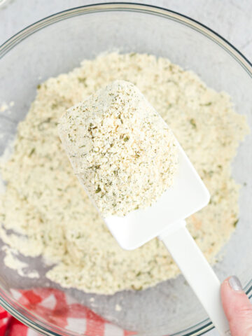 This homemade Ranch Dressing Mix makes a perfect seasoning for everything from classic salad dressing to grilled chicken. It has all the zesty ranch flavor you love with none of the sugars, flours or preservatives.