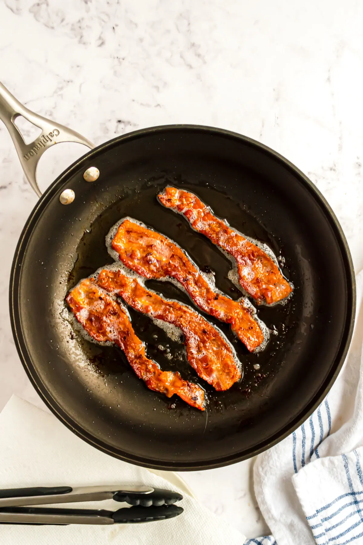 How to cook bacon in a skillet.